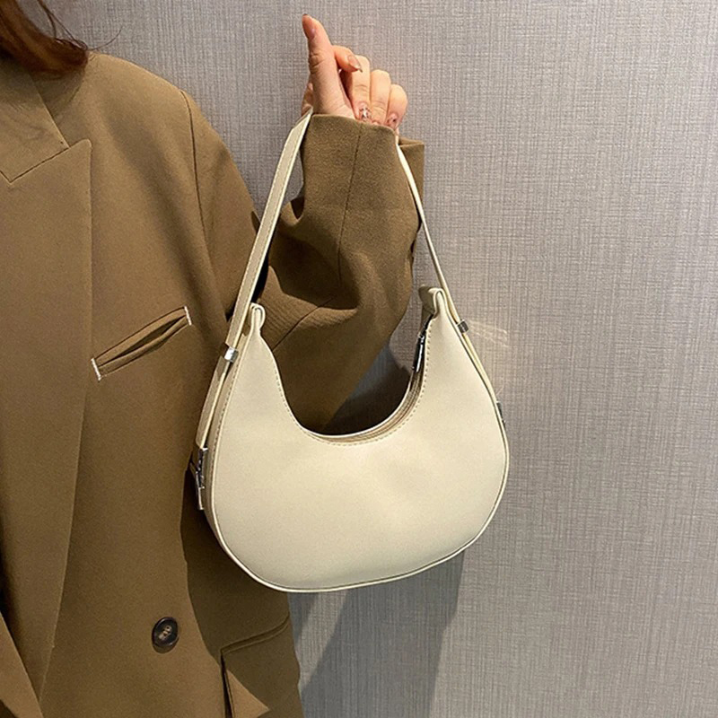 Women Bags On Sale - Borsa Sottospalla da Donna in Pelle