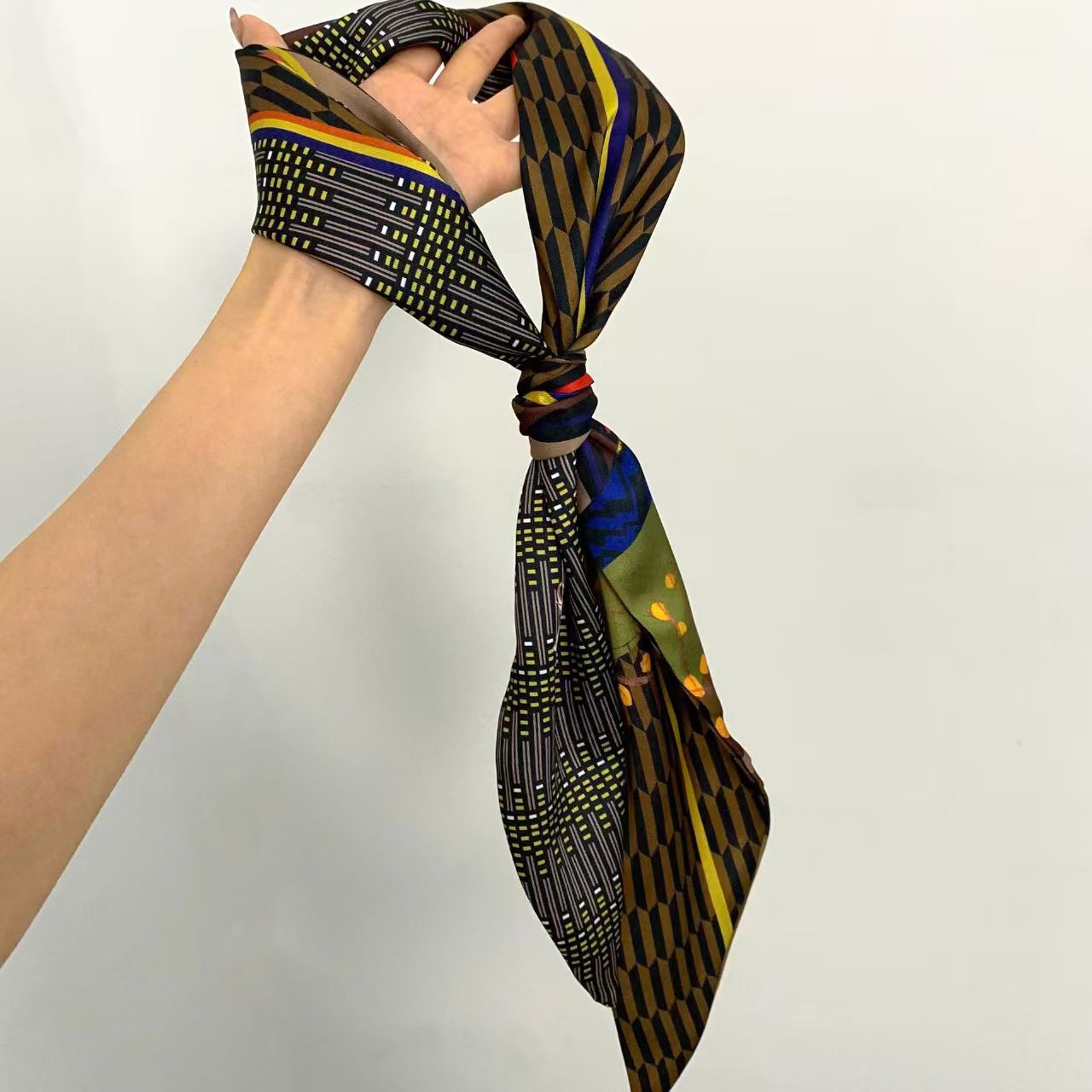 Foulard di lusso in seta satin - Women Bags On Sale recensione e prezzo